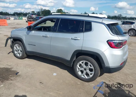 2025 Jeep Compass Latitude 4X4 z USA, uszkodzony, nr VIN 3C4NJDBN3ST600813